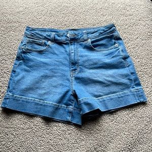American Eagle Mom Short